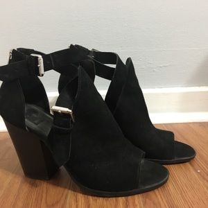 Black heels size 9